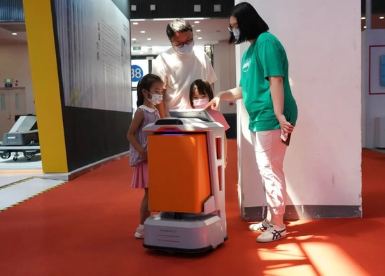 【行業(yè)新聞】30多款機器人新品首發(fā) 你想要個什么樣的？